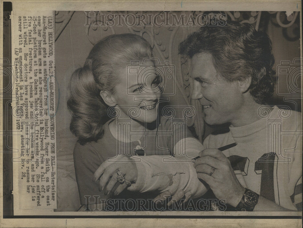 1972 Press Photo Entertainer Ann-Margaret and Husband Roger Smith Recovering - Historic Images