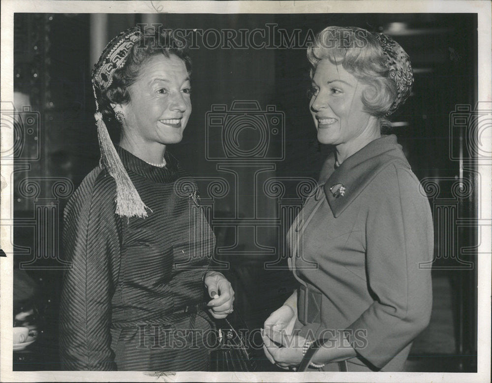 1960 Press Photo Mrs. A. Watson Armour and Mrs. Maximalian Schwartz - Historic Images