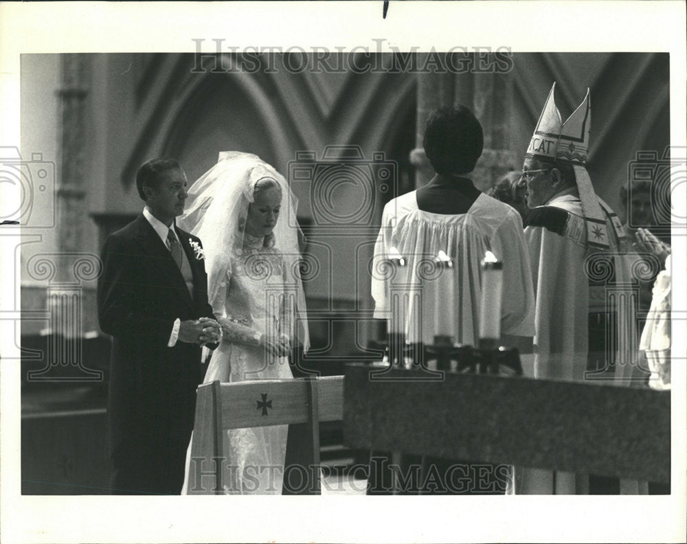 1977 Press Photo Chicago Mayor Michael Bilandic and Heather Morgan at Holy Name - Historic Images