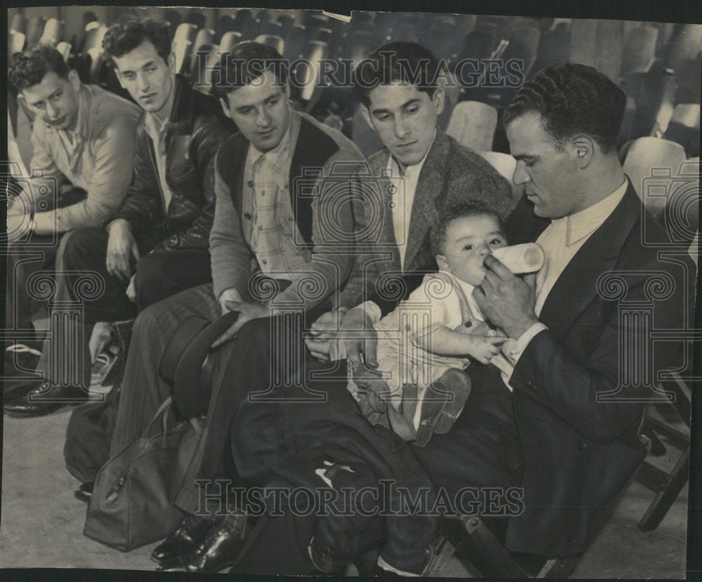 1944 Press Photo Alberto Victor Caponetto And Inducted Father - Historic Images