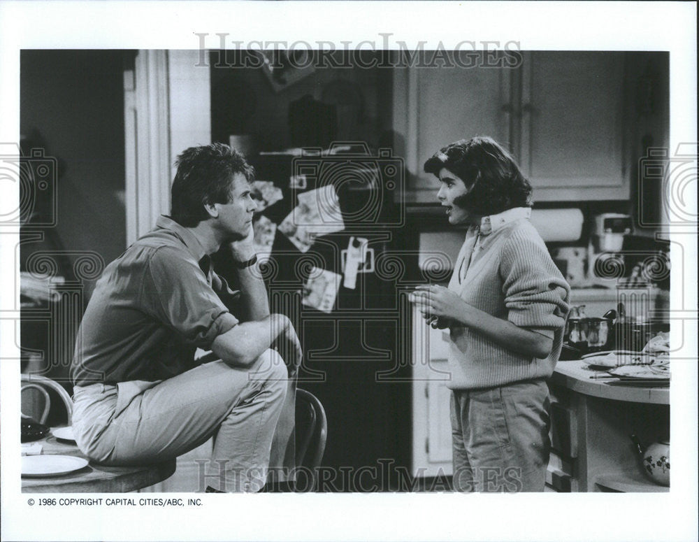 1986 Press Photo Actors Barry Bostwick And Skye Bassett In ABC TV Show &quot;Dads&quot; - Historic Images