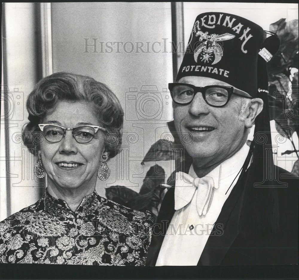 1973 Press Photo Deerfield Shriner Walter Bischoff New Potentate Medinah Temple - Historic Images