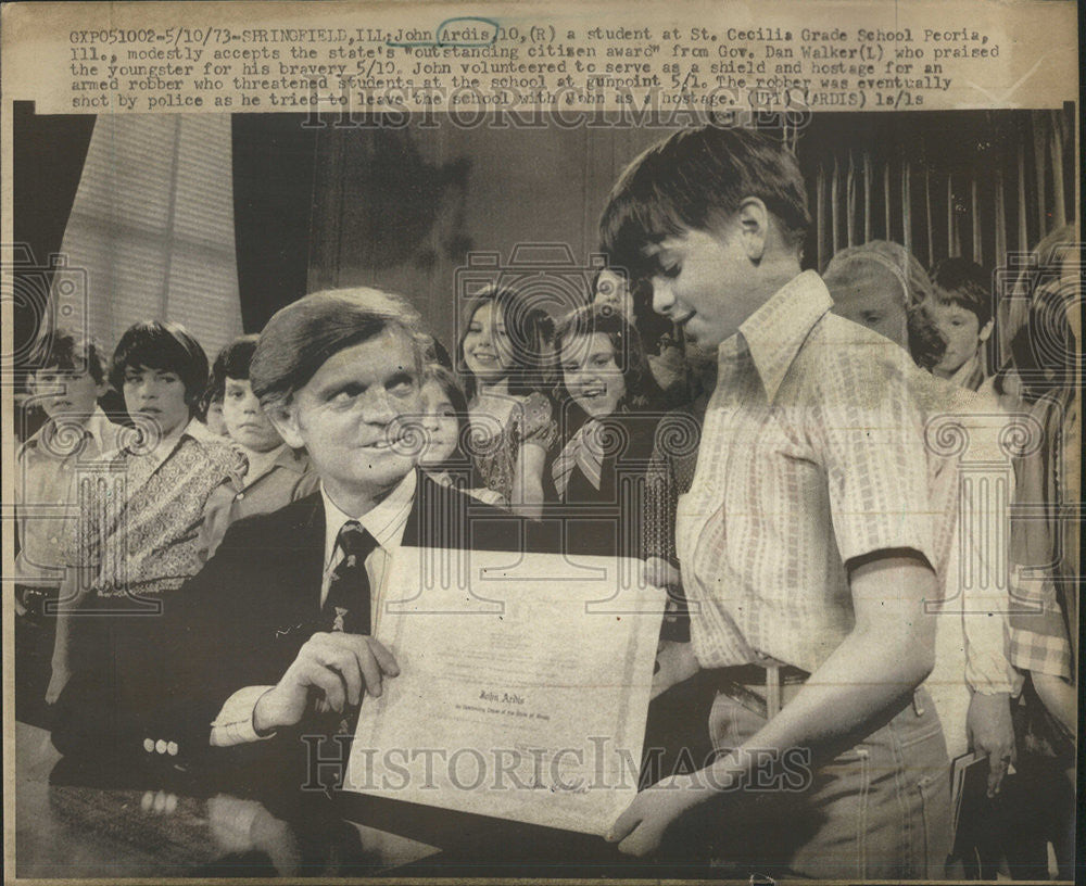 1973 Press Photo John Ardis and Gov. Dan Walker - Historic Images