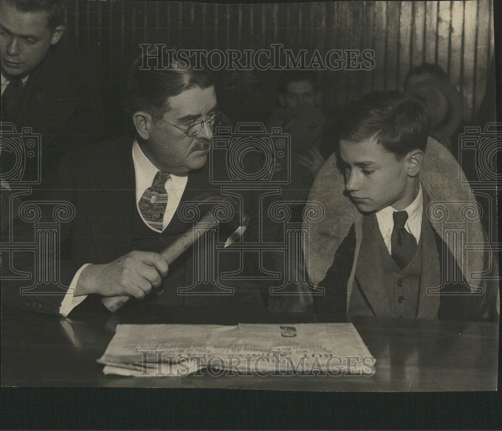 1932 Press Photo Coroner Walsh and Charles Arnald who killed his grandmother. - Historic Images