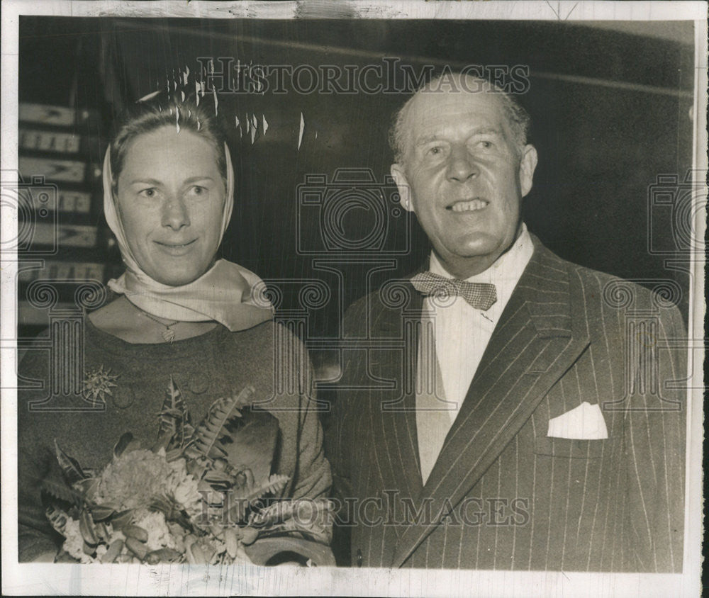 1960 Press Photo Ronald O.L. Armstrong-Jones, Attorney &amp; Bride Jenifer Unite - Historic Images