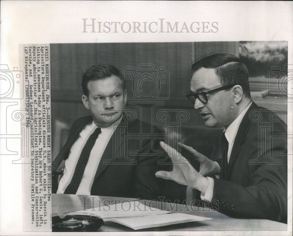 1964 Press Photo Rodney Leonard Assistant Secretary Agricultural Official - Historic Images