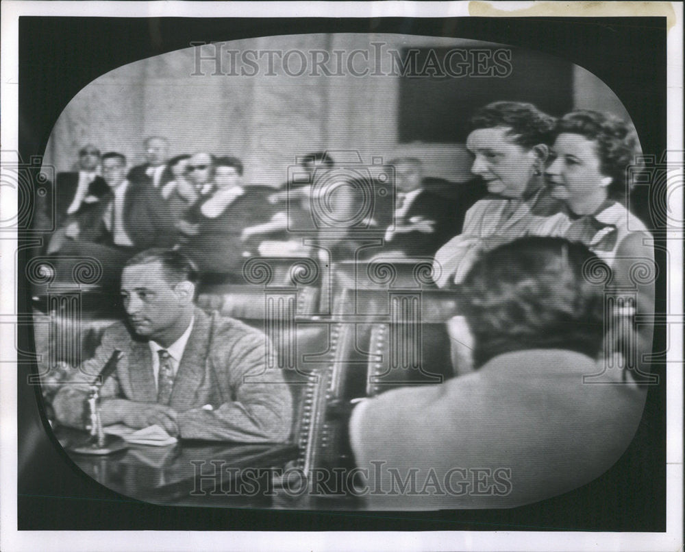 1958 Press Photo Miss Beverly Sturdevant is Identifying Leonardi in Courtroom - Historic Images