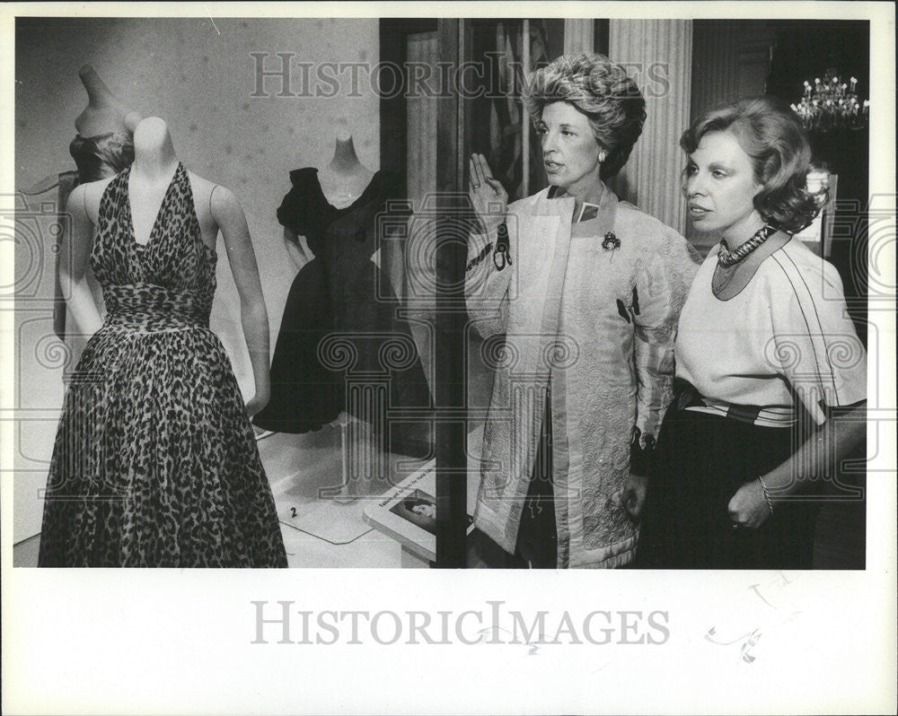 1982 Press Photo Helen Casey, Co-Chair, Chicago Fashion Group and Linda Ryden - Historic Images