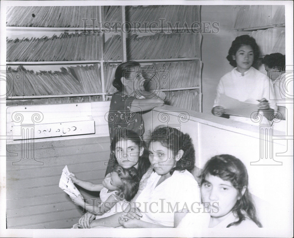 1961 Press Photo Castaner Hospital Nurses Checks Records and Others Wait - Historic Images