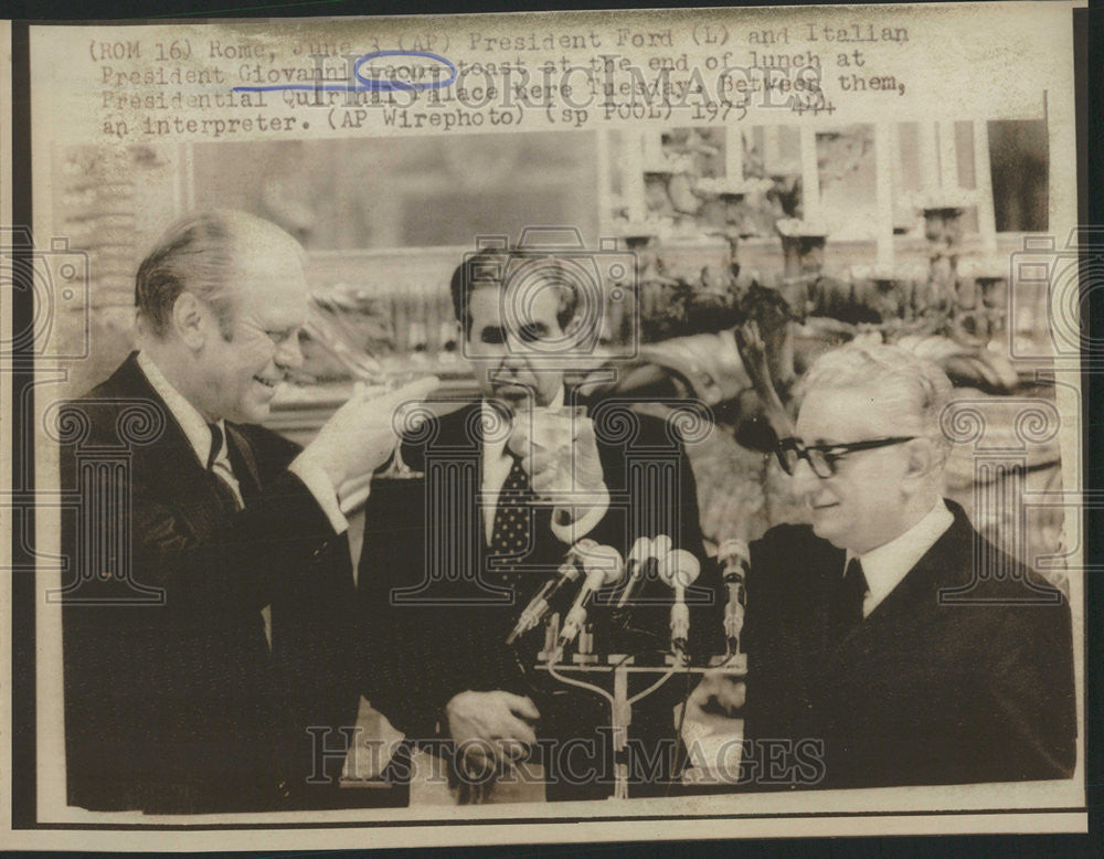 1975 Press Photo President Ford and Italian President Giovanni Leone Have Toast - Historic Images