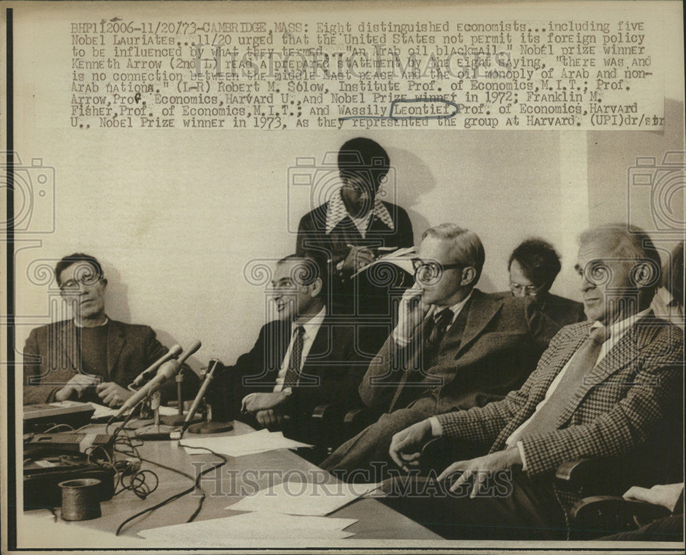 1973 Press Photo Eight Distinguished Economists Discusses Foreign Policy - Historic Images