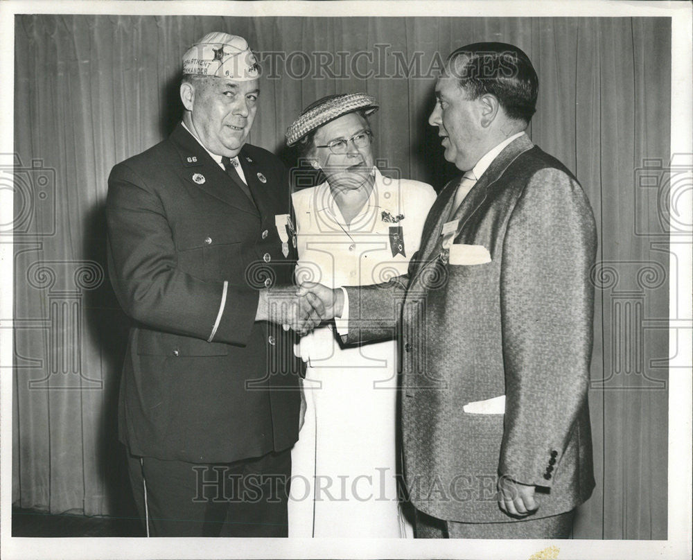 1956 Press Photo Albert W. Leonard, Mrs. Albert W. Leonard &amp; Mayor Richard Daley - Historic Images