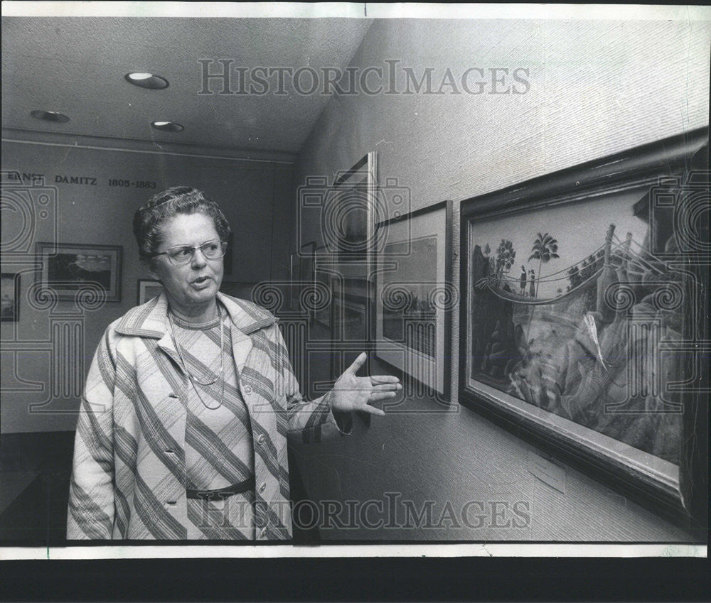 1977 Press Photo Ernst Damitz Helen Sailer artist paint gallery discover - Historic Images