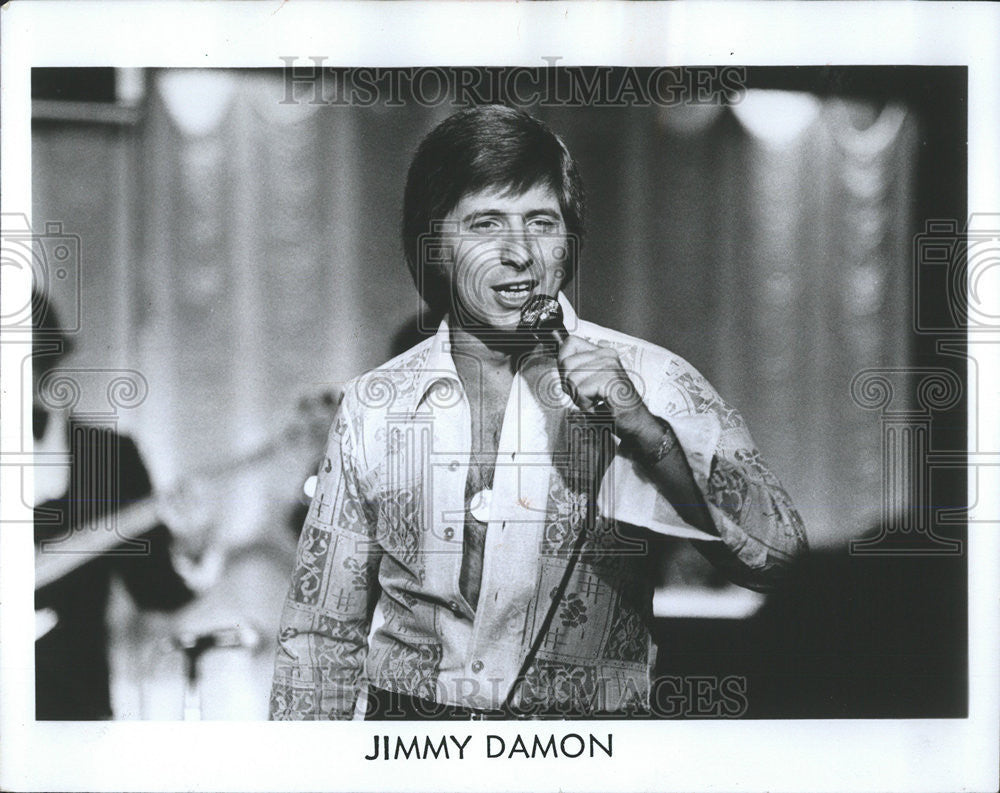 1976 Press Photo Dynamic Singer Jimmy Damon Performs in the Coco Loco Lounge - Historic Images