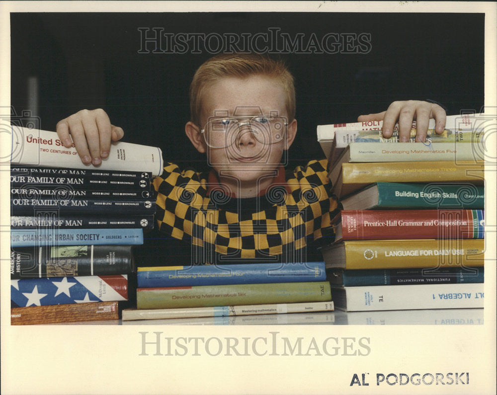 1990 Press Photo Polish Native Greg Czajkowski,14, Collects Books For Poland - Historic Images