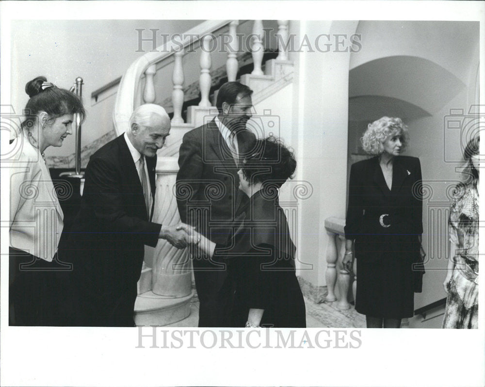 1990 Press Photo Tadeusz Czerwinski Poland mayor Warsaw Consul Republic Wife - Historic Images