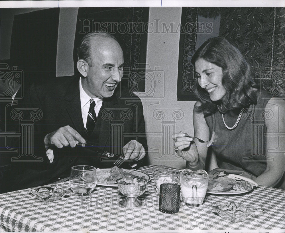 1967 Press Photo William Alfred Mrs Henry Rago Hogan Coat Auditorium T ...