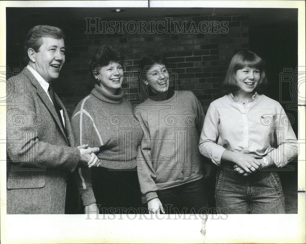 1985 Press Photo  Florence Betsy Aldred Family Dennis husband Jennifer Sarah - Historic Images