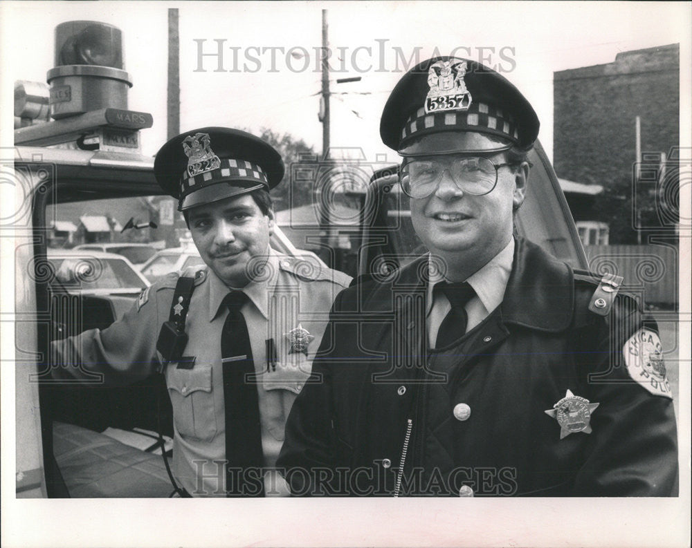 1989 Press Photo Patrolmen Vincent Morales James Daly Infant Life Saving - Historic Images