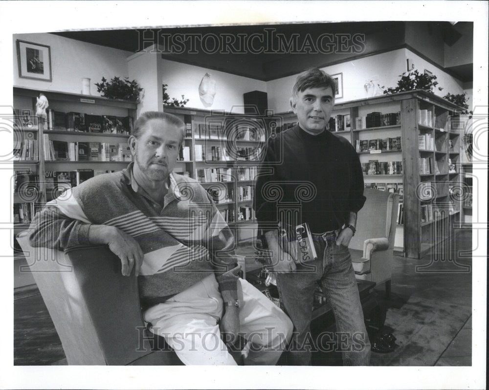 1993 Press Photo John Puffer Alan Amato Pride Agenda Bookstore Oak Park - Historic Images