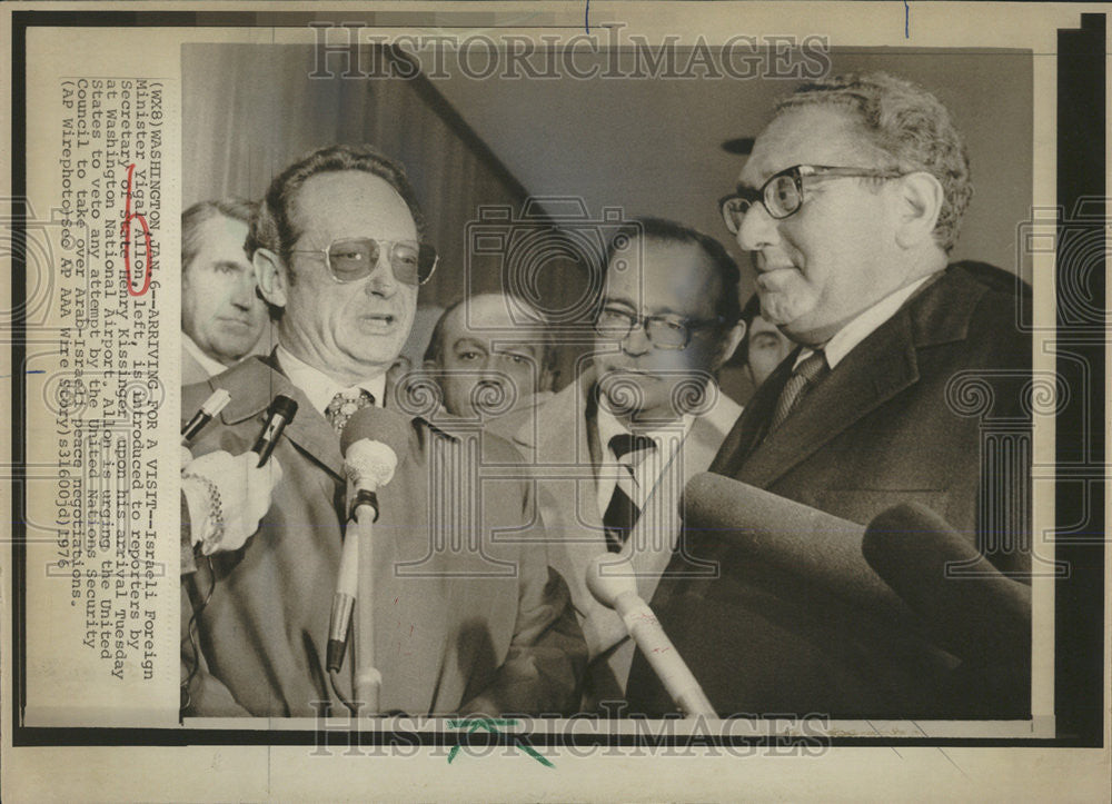 1976 Press Photo Israeli Foreign Minister Yigal Allon - Historic Images