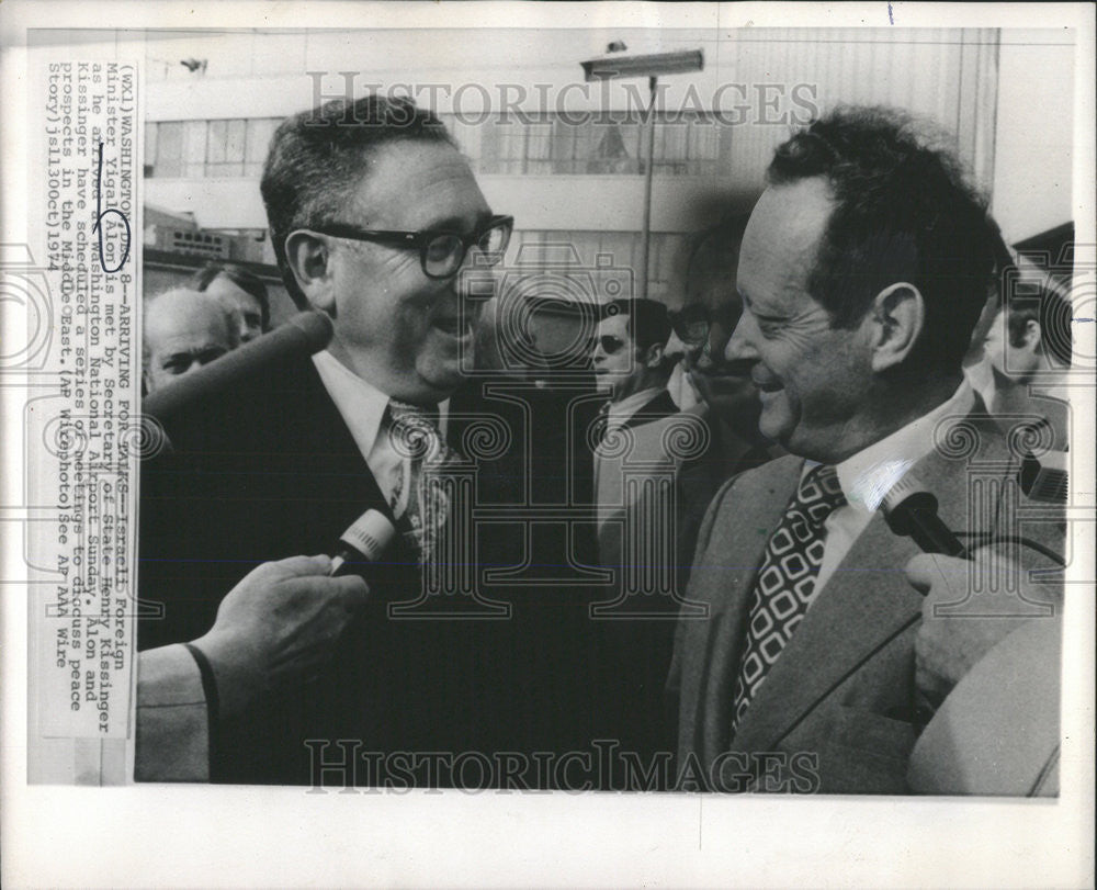 1975 Press Photo Iscaell Foreign Minister Yigel Alon Secretary of State Henry - Historic Images