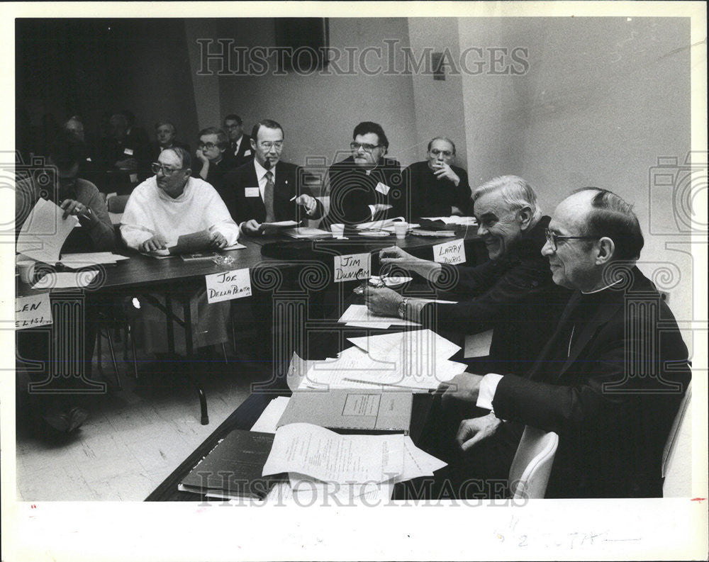 1983 Press Photo Cardinal Design Archbishop Joseph Bernardin Bishop Nevin Hayes - Historic Images