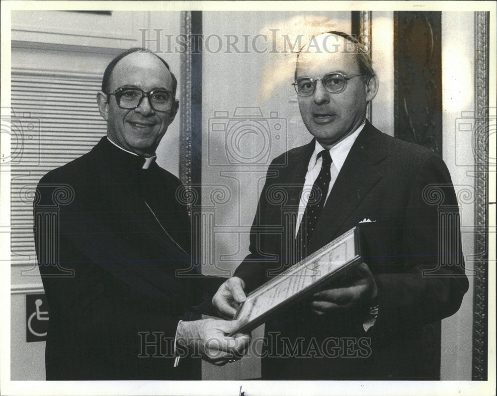 1983 Press Photo Joseph Cardinal Bernardin Presented with Aldai Stevenson Award - Historic Images