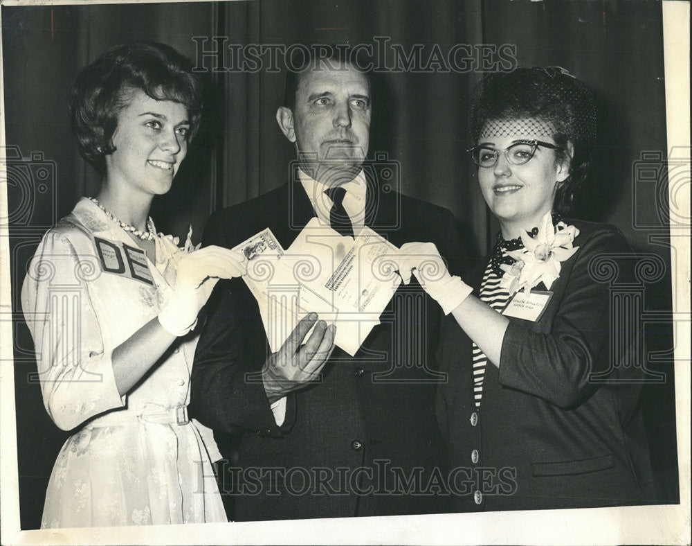 1963 Press Photo Lorraine Meyer Claremont Sullivan High School John Austin - Historic Images