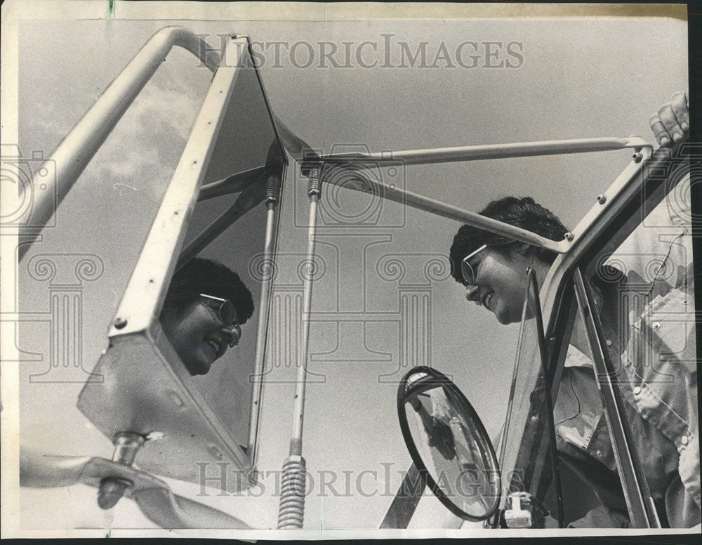 1973 Press Photo Diane Avery truck drivers Charles Cicero woman tractor Park - Historic Images