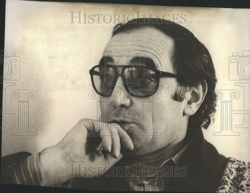 1974 Press Photo Charles Aznavour Singer Actor Composer Continental Plaza - Historic Images