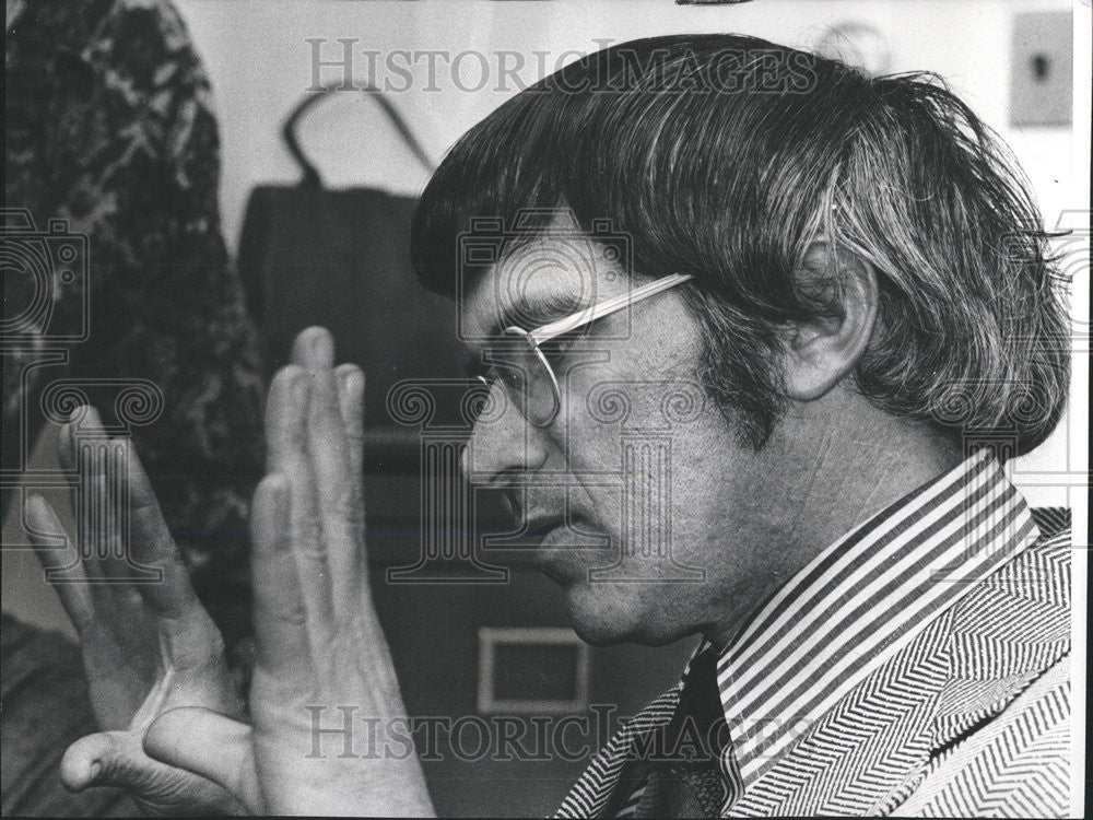 1973 Press Photo Dr Nathan Azrin new method curing nervous habits - Historic Images