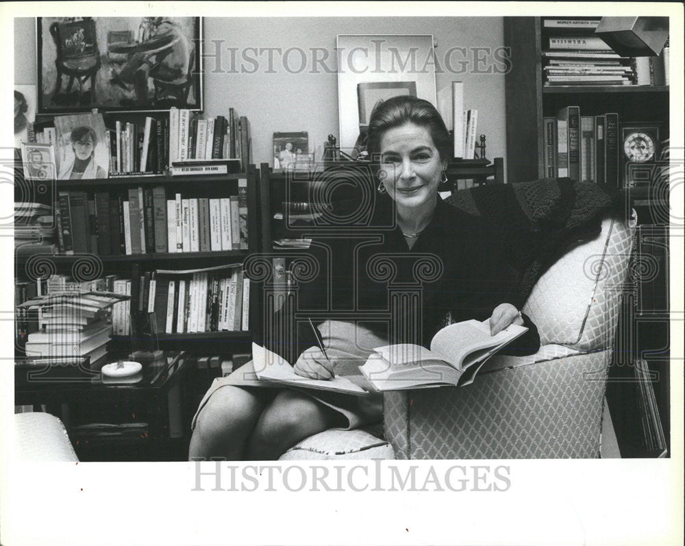 1984 Press Photo Nanci Avison president  Jung Institute Evanston board director - Historic Images