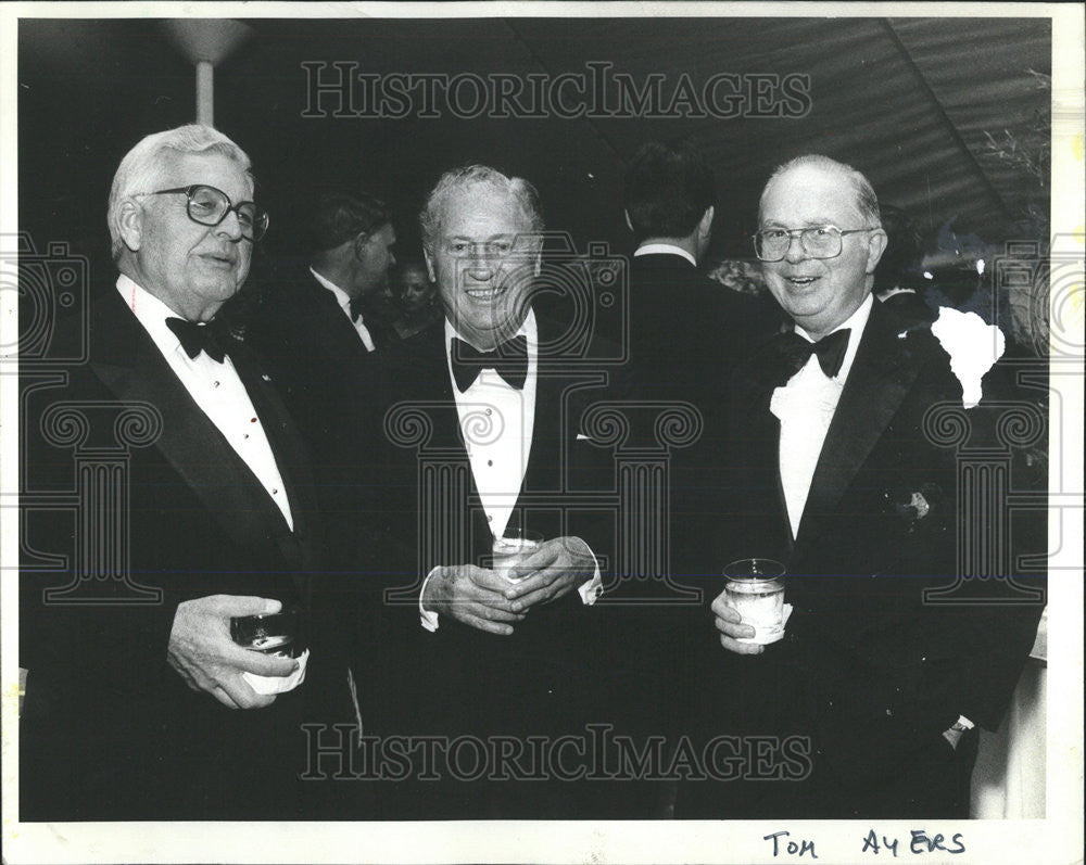 1982 Press Photo John Swearing Hon Chairman Robert Gwinn  Thomas Ayers Advisor - Historic Images