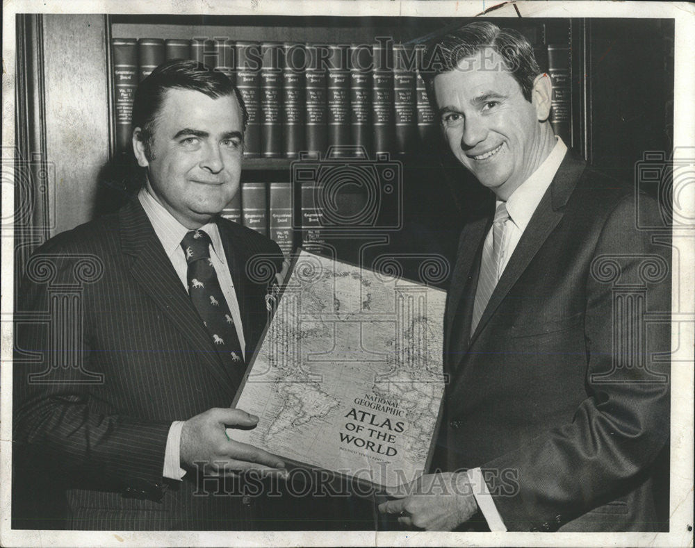 1973 Press Photo Governor Reubin Askew Pete Scott Regional Advertising Manager - Historic Images
