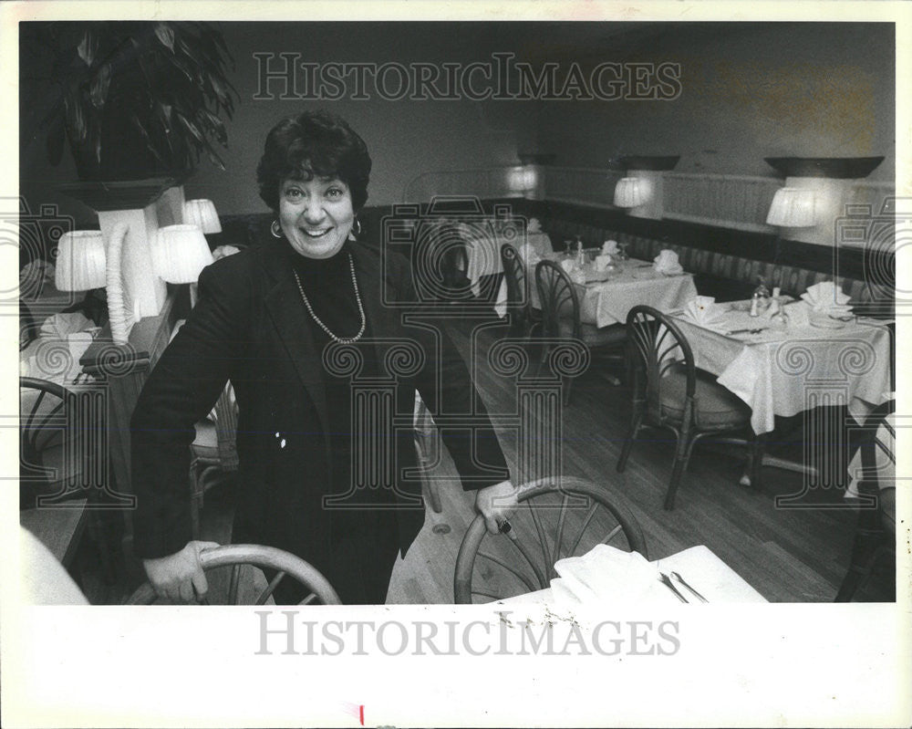 1983 Press Photo Cynthia Ash Cynthia&#39;s Restaurant Owner - Historic Images