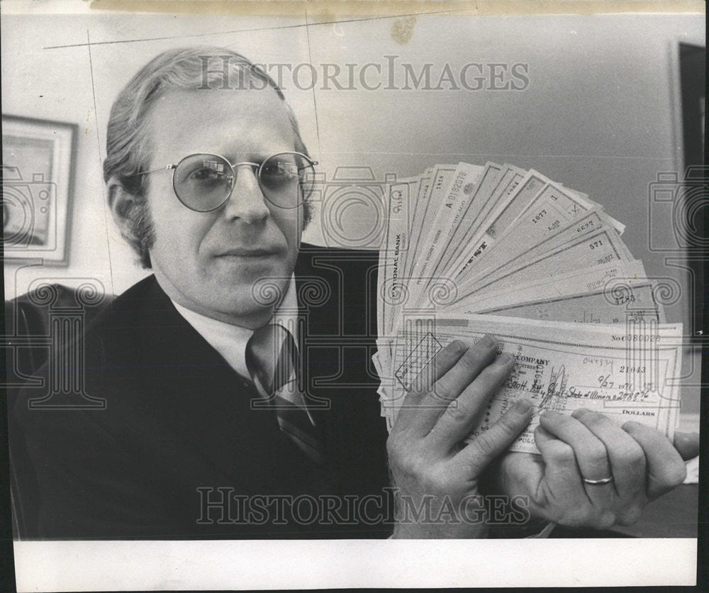 1971 Press Photo Robert S.Atkins with checks of fines of Juke box operators. - Historic Images