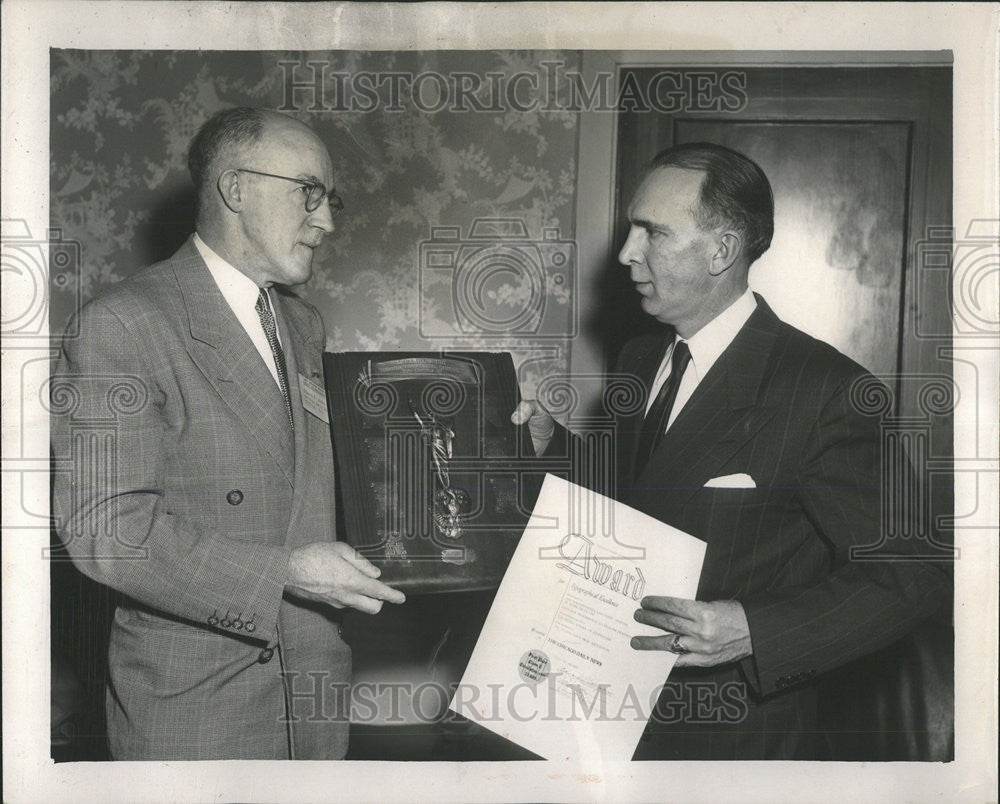 1951 Press Photo Edward Akers Chicago Dally News Albert Sutton Inland Congress - Historic Images