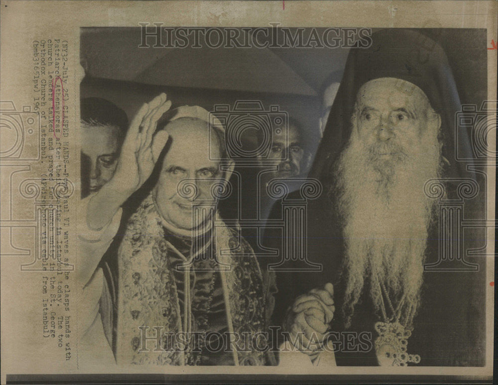 1967 Press Photo Pope Paul Waver Clap Hand Patriarch Athenaforas meet Church - Historic Images