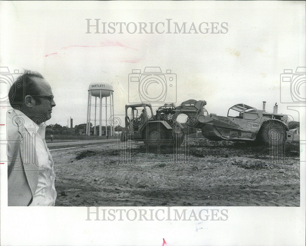 1976 Press Photo Jerry Berger Retired Iconic Press Agent Journalist - Historic Images