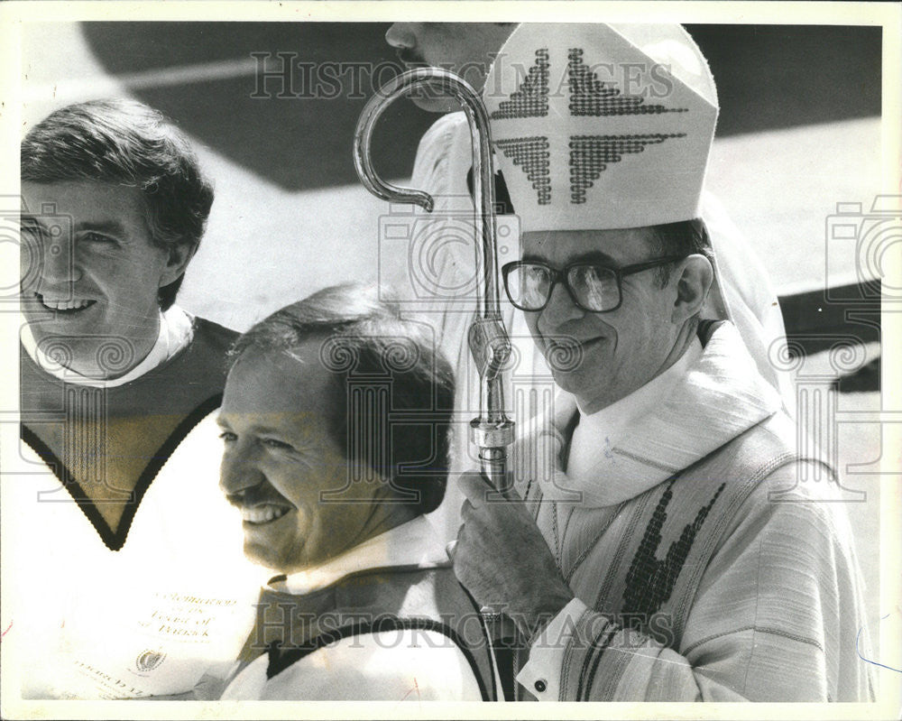 1986 Press Photo Joseph Cardinal Bernardin People breakfast church sunshine - Historic Images