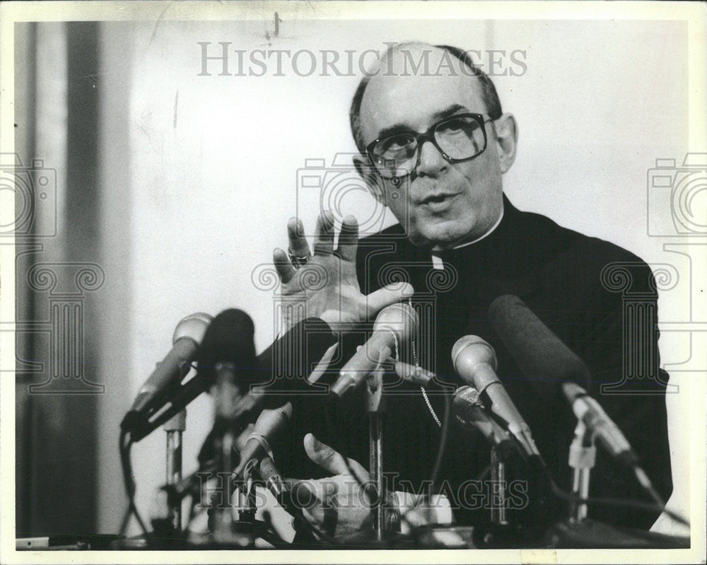 1987 Press Photo Cardinals Bernardin meets Press - Historic Images