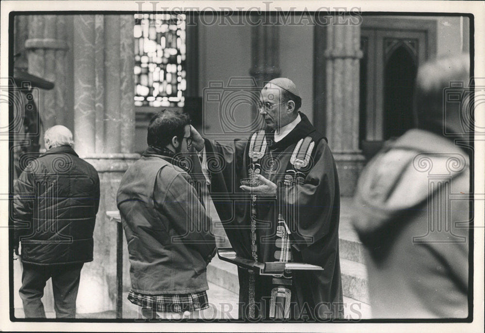 1989 Press Photo Nuns Protest lack Ministry PositionsArchbishop Joseph Bernardin - Historic Images