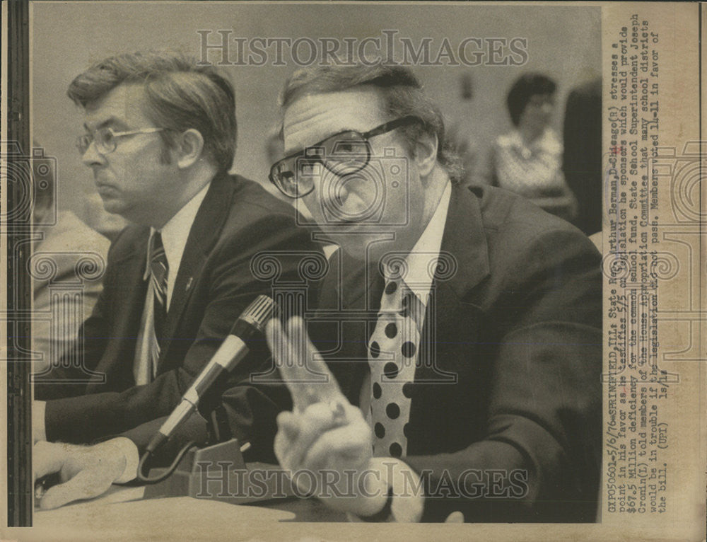 1976 Press Photo State Rep.Arthur Berman and Joseph Cronin,School Superintendent - Historic Images