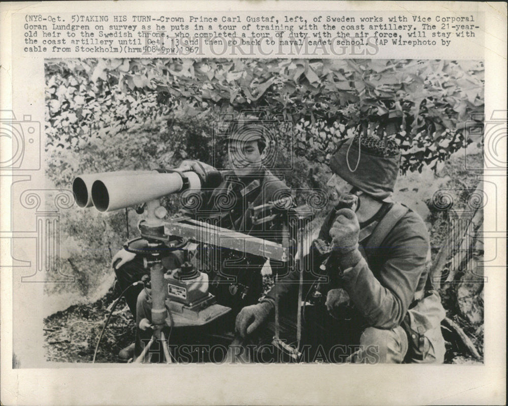 1967 Press Photo Crown Prince Cal Gustaf Vice Corporal Goran Lundgren artillery - Historic Images