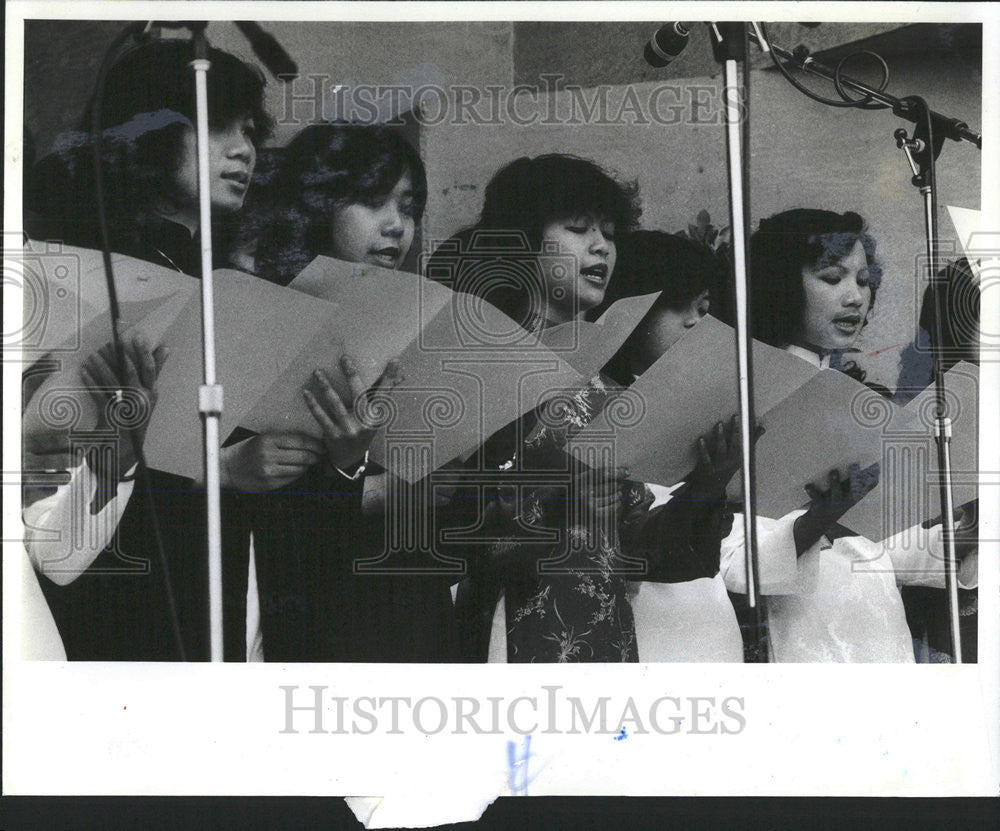 1982 Press Photo Joseph Bernardin Canterbury Church Choir Grant Park Mass CH - Historic Images