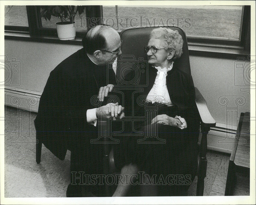 1929 Press Photo Archbishop Joseph Bernardin farewell mother Marie Little sister - Historic Images