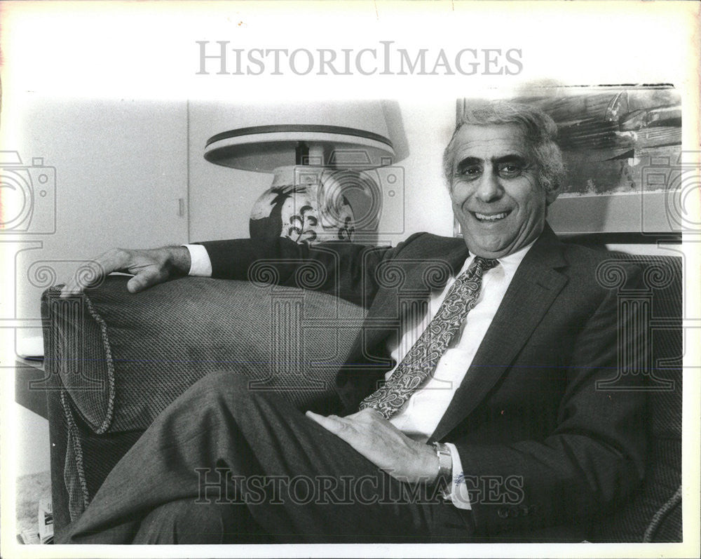 1986 Press Photo Marvin Berman vice president Alpher Richman Furs Burger King - Historic Images