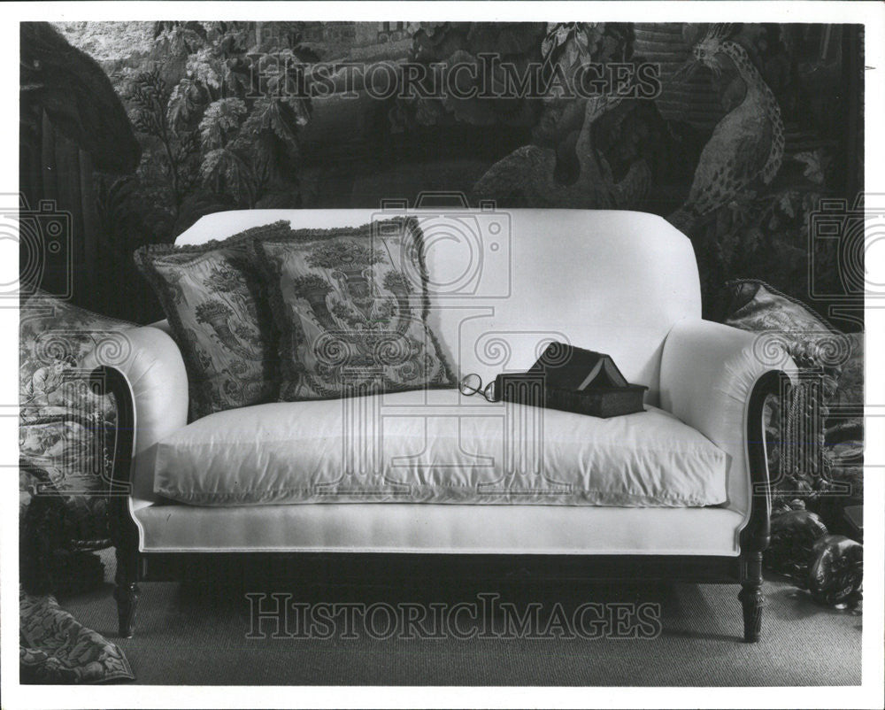 1992 Press Photo Adelphi Settee Mike Bell Edwardian Chairs architects buffets - Historic Images