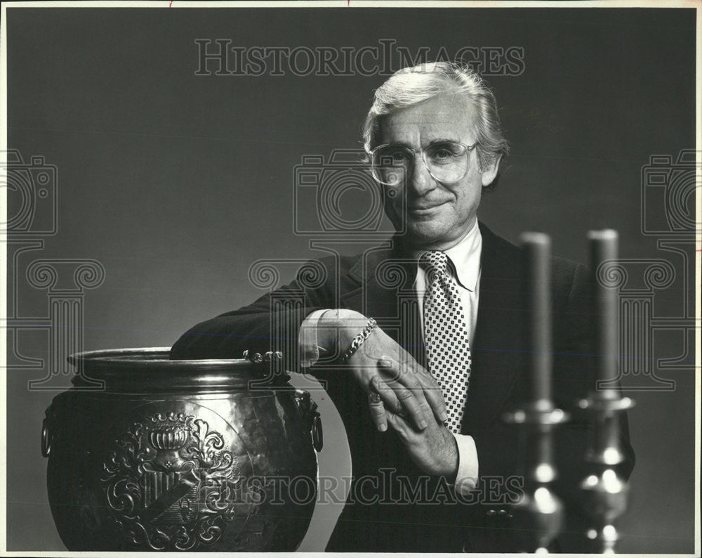 1984 Press Photo Picture of Mike Bell Antiques Dealer. - Historic Images